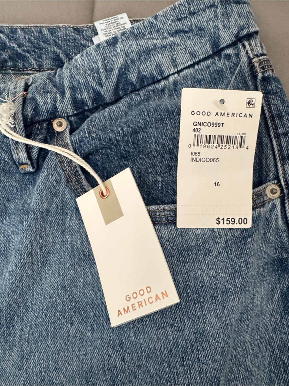 Good American High-Rise Distressed Light Blue Jeans 90’s - Picture 3 of 4